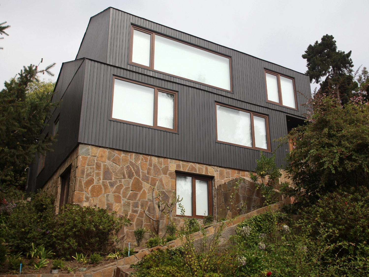 Pórtico de um edifício feito de arkosiding h