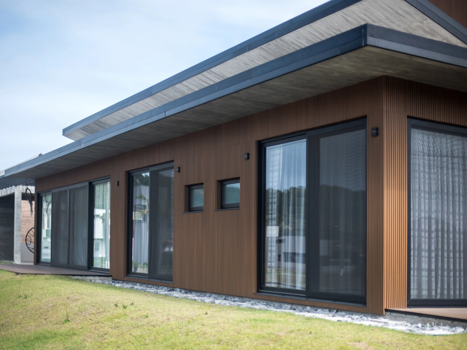 Casa moderna por arkowood EPL localizada no Projeto Garopaba