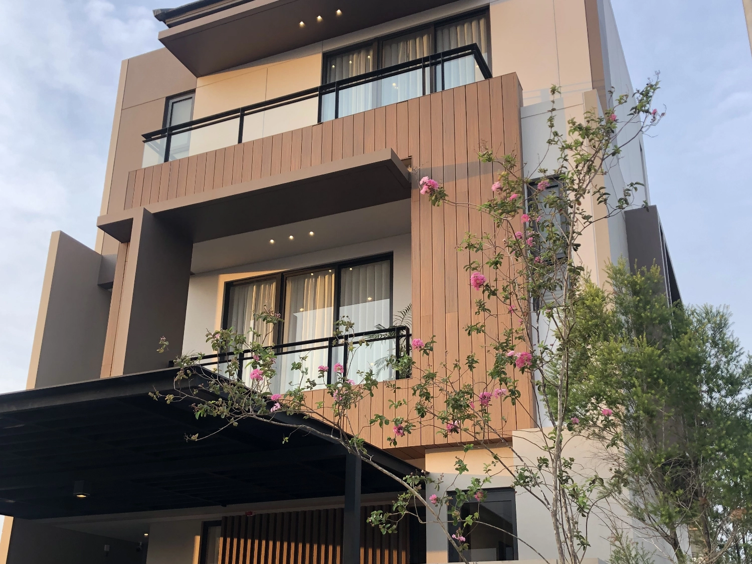 Arkowood EPL Luxury Home